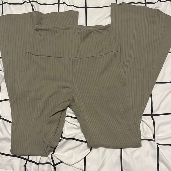 Green flare leggings - Picture 2 of 3